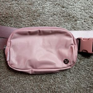 Lululemon Everywhere Belt Bag (Pink Pastel)